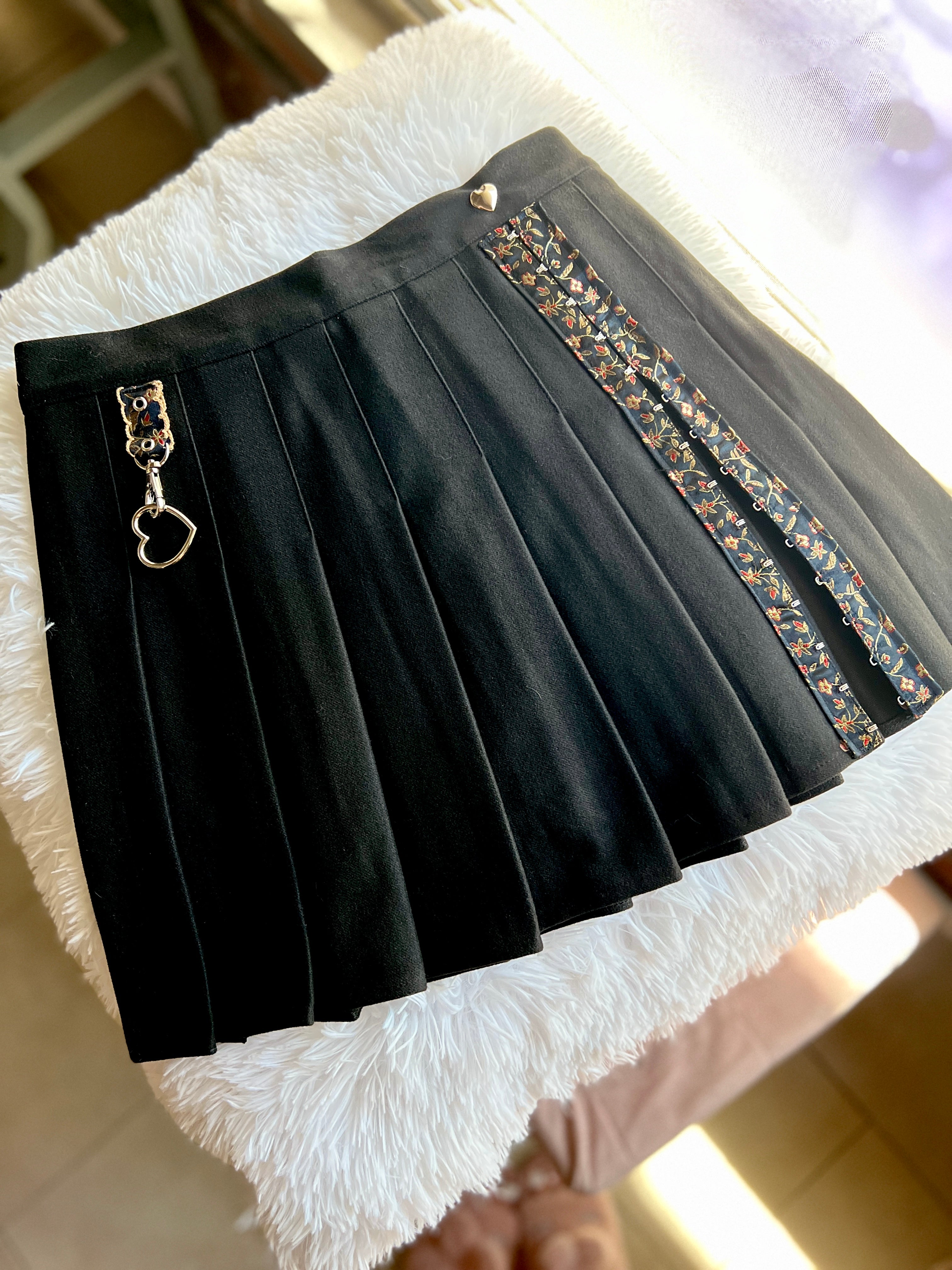 Classy goth GF skirt